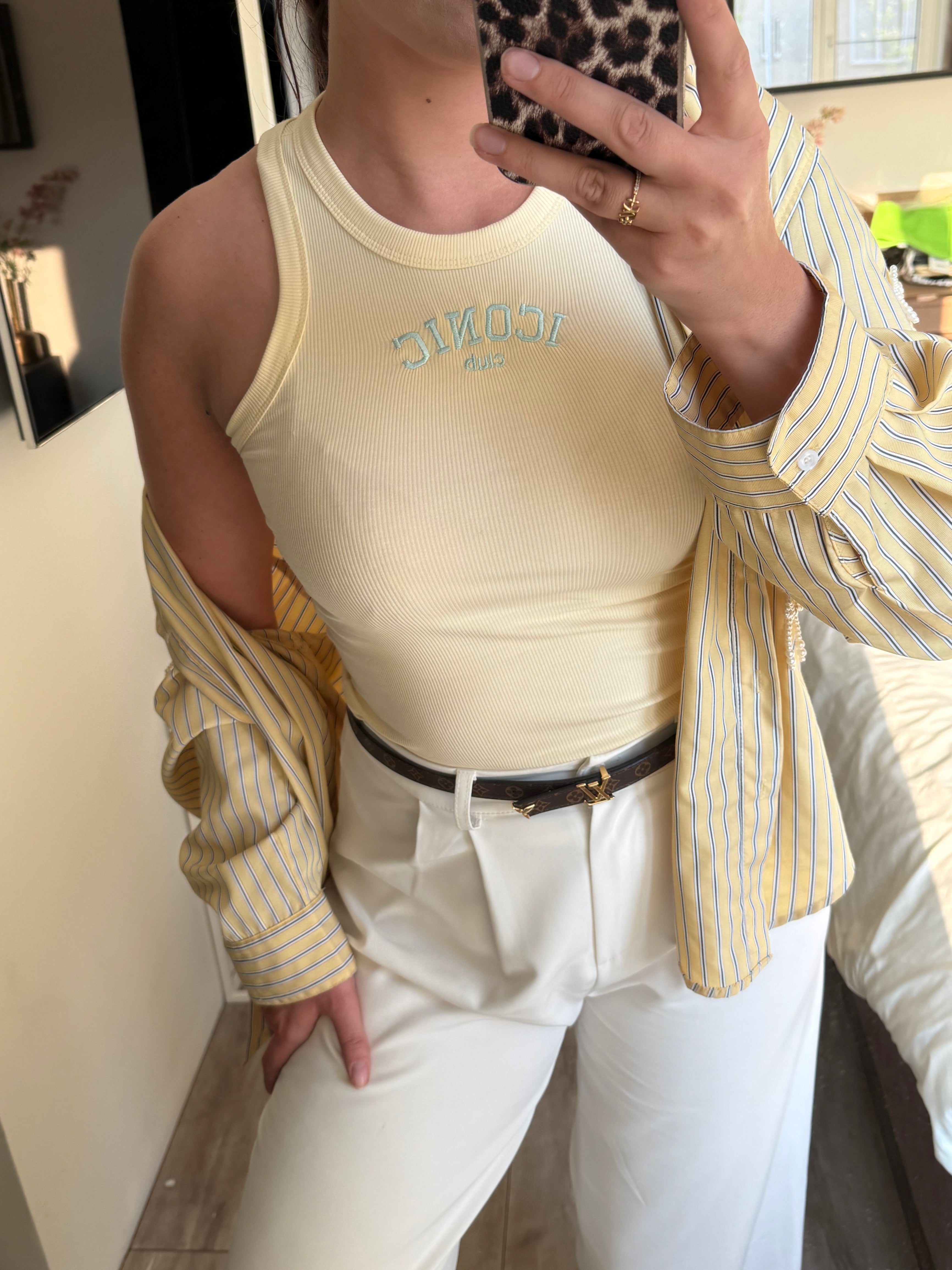 Butter yellow rib tanktop voor dames met fitted pasvorm
