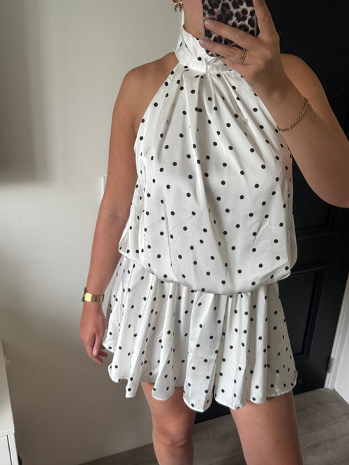 Joëlle Dress witte halterjurk met zwarte polkadot print en zwierige rok voor dames