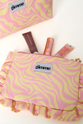 make up tasje in pastgeel en roze in zebra patroon