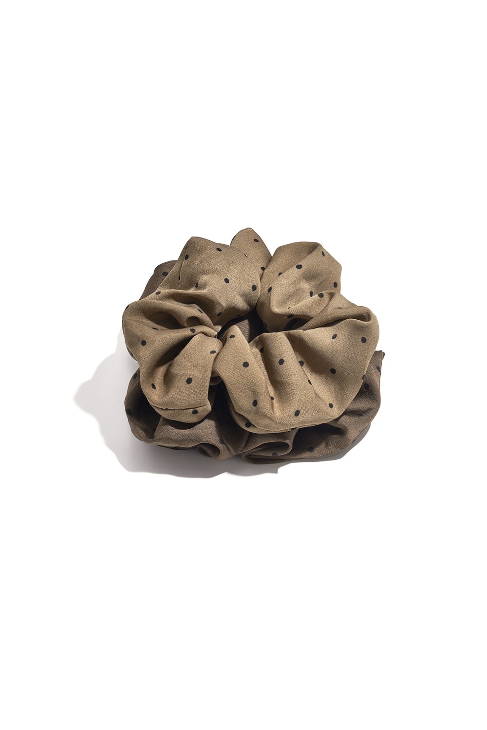 Bruine polka dot scrunchie met zwarte stippen haaraccessoire - Polka Dot Scrunchie - Label Noré