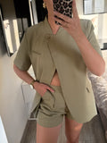 Stijlvolle olijfgroene blazer en short set voor dames – Olive Elegance Set